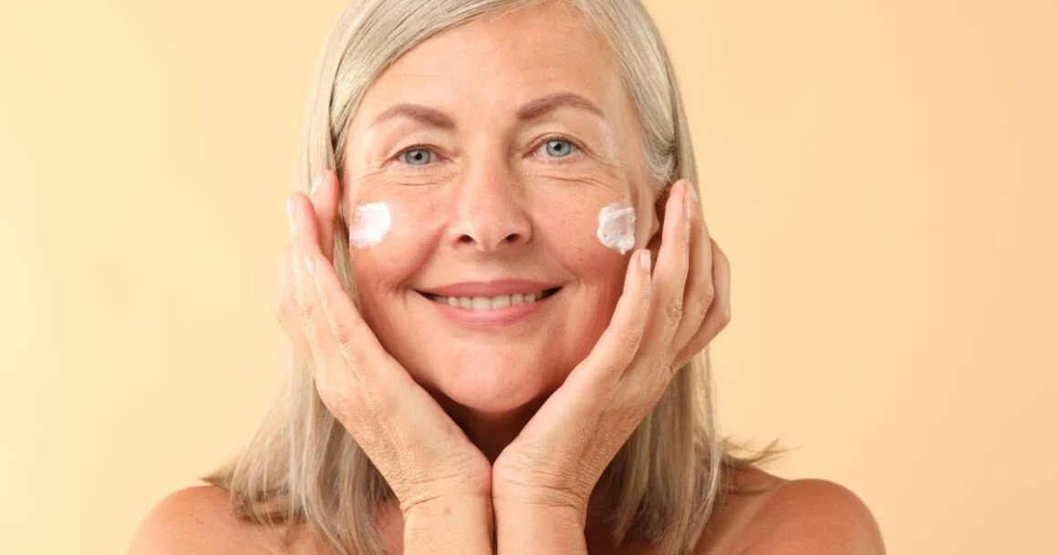 Best Moisturizer For Menopausal Skin: Top Picks