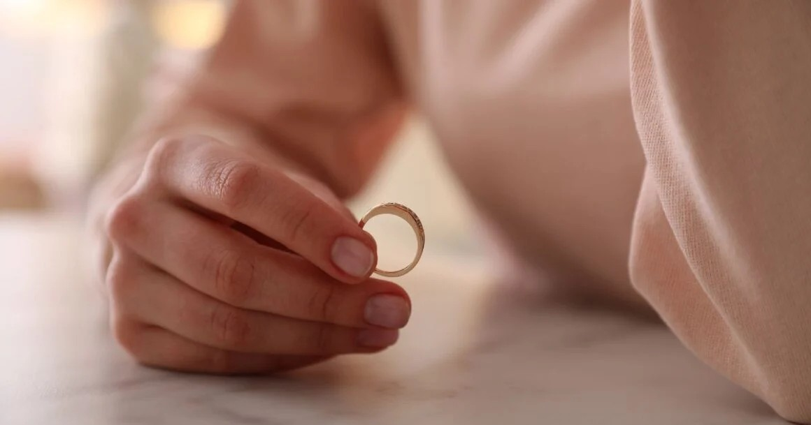 Betrayal Blindness: Why You Didn’t See The Red Flags