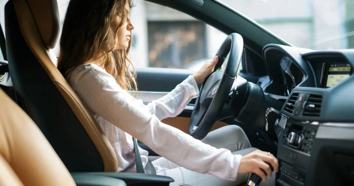 100 Things Every Woman Should Keep In Her Car